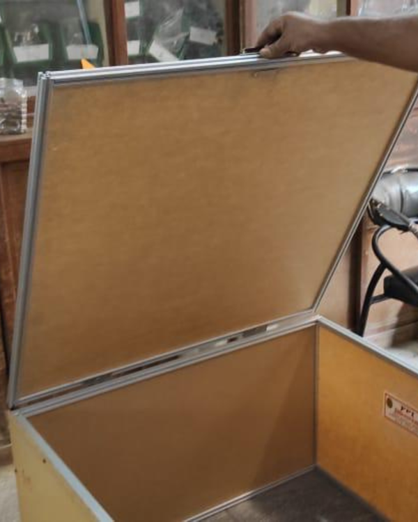 DUST PROOF HOUSING FOR LABELLING MACHINE