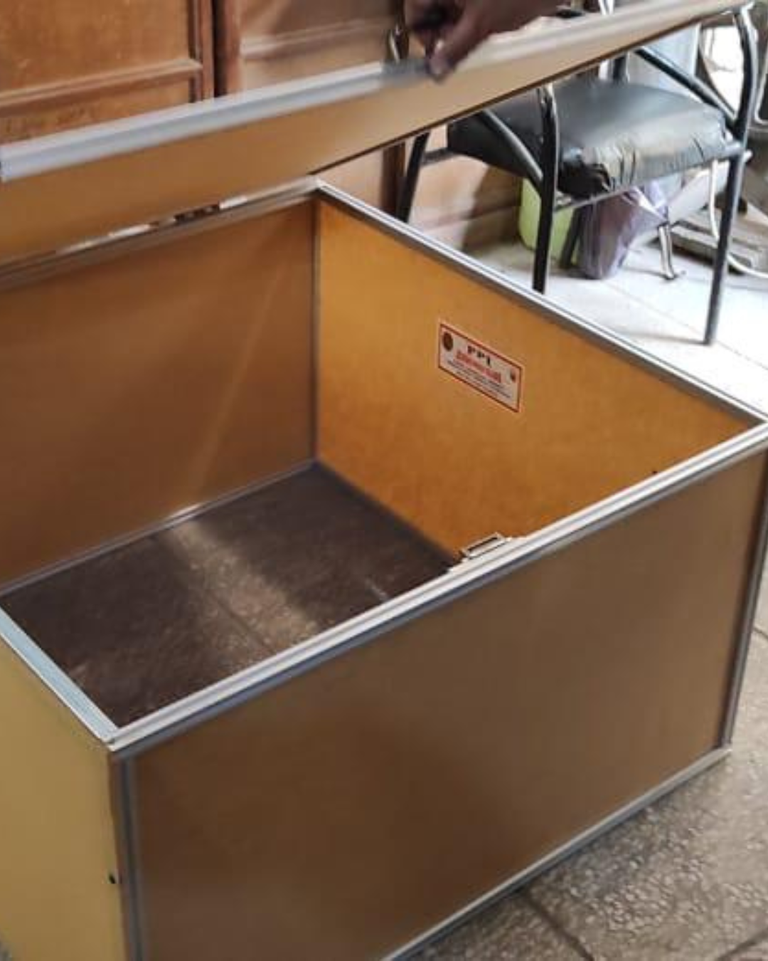 DUST PROOF HOUSING FOR LABELLING MACHINE