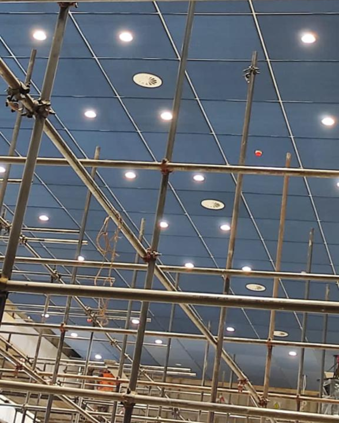 FALSE CEILING FOR AN AUDITORIUM