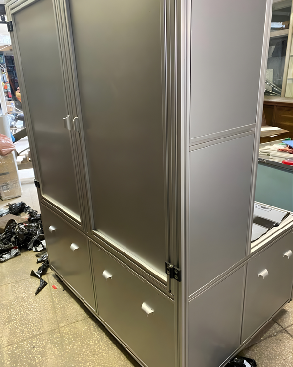 HVAC WORK STATION FOR AN AUTOMOTIVE